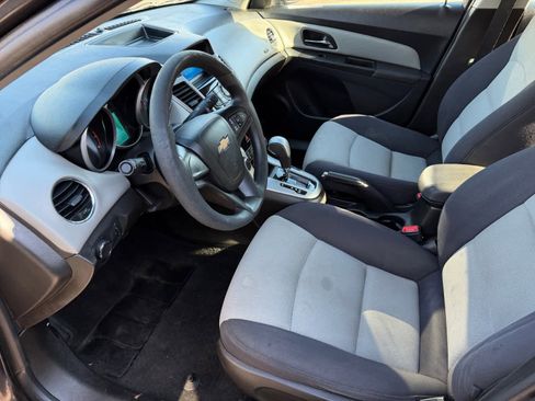 Used 2014 Chevrolet Cruze LS image 10