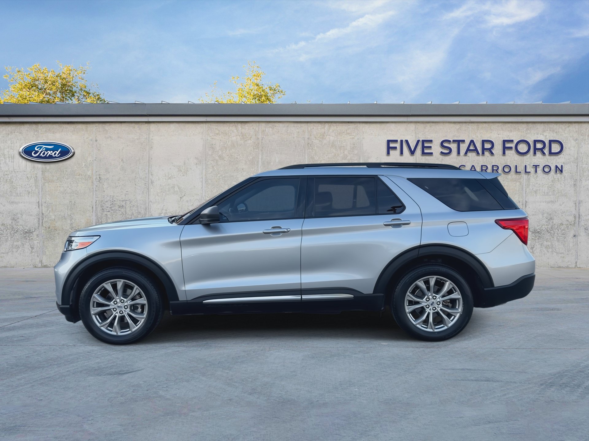 Certified 2021 Ford Explorer XLT w/ Equipment Group 202A RWD image 5