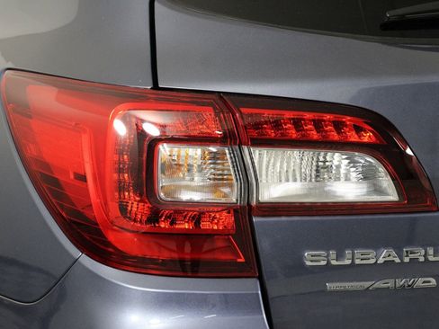 Used 2018 Subaru Outback 3.6R Limited image 18