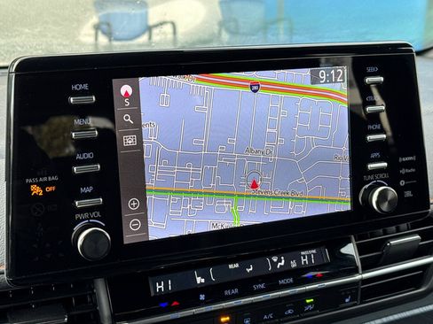 Used 2023 Toyota Sienna XSE image 25