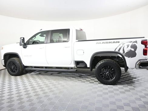 Used 2024 Chevrolet Silverado 3500 LT image 3