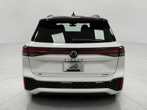 New 2025 Volkswagen Tiguan SE R-Line image 4