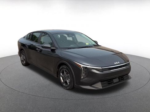 Used 2025 Kia K4 FWD image 2