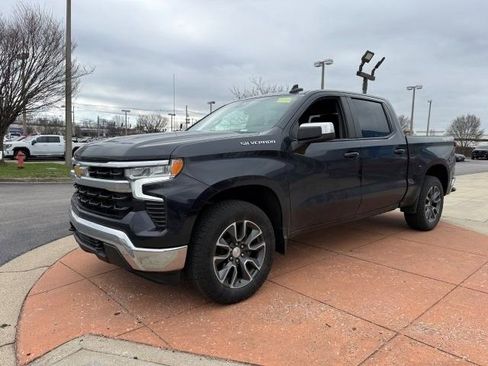 Used 2023 Chevrolet Silverado 1500 LT AWD/4WD image 3