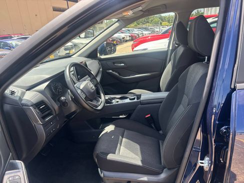 Used 2025 Nissan Rogue SV AWD/4WD image 29
