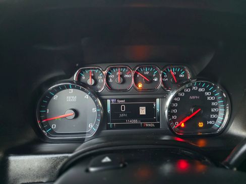 Used 2019 Chevrolet Suburban LT RWD image 20