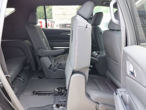 New 2025 Chevrolet Traverse LT w/ Driver Confidence Package image 34