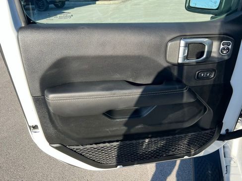 Used 2022 Jeep Gladiator Overland w/ Popular Equipment Package image 15