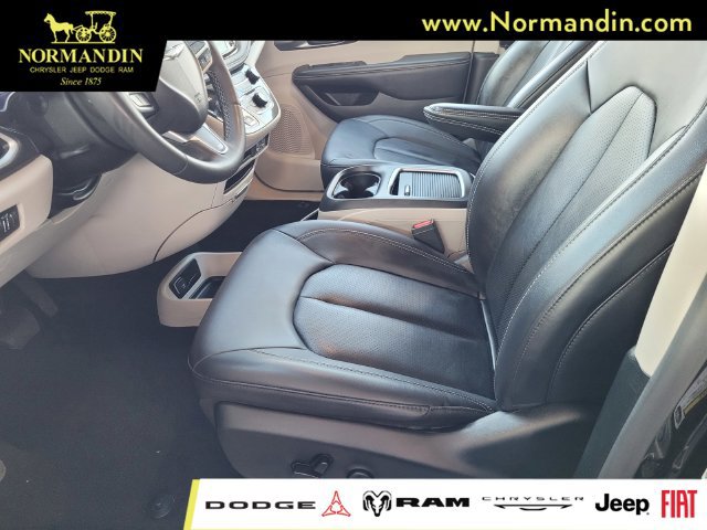 Used 2024 Chrysler Pacifica Limited FWD image 15