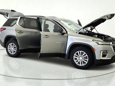 Used 2023 Chevrolet Traverse LT FWD image 11