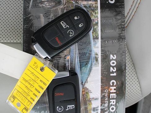 Used 2021 Jeep Cherokee Limited AWD/4WD image 45