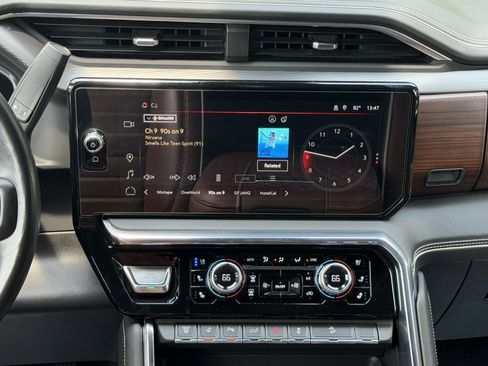 Used 2024 GMC Sierra 2500 Denali Ultimate AWD/4WD image 32