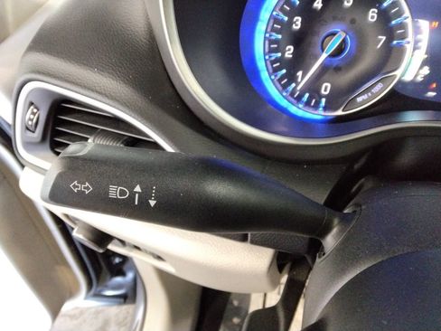 Used 2023 Chrysler Pacifica Touring-L image 15