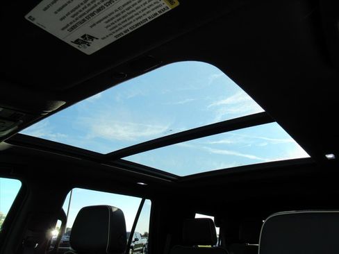 Used 2021 Chevrolet Tahoe Premier w/ Premium Package image 26