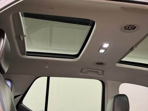 Used 2021 Chevrolet Traverse RS image 25