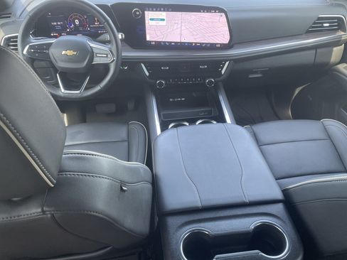 Used 2025 Chevrolet Suburban Premier AWD/4WD image 28