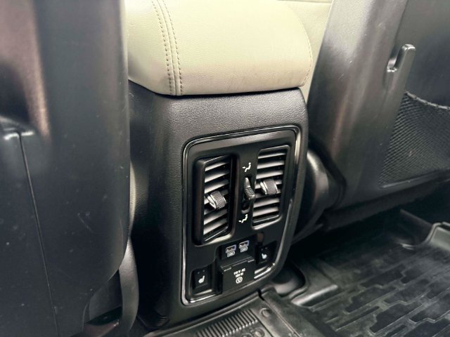 Used 2018 Jeep Grand Cherokee Limited AWD/4WD image 15