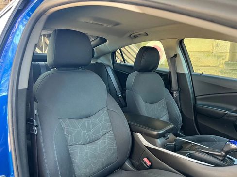 Used 2017 Chevrolet Volt LT w/ Comfort Package image 37