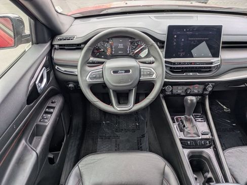 Used 2025 Jeep Compass Trailhawk AWD/4WD image 29