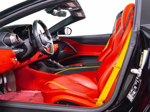 Used 2021 Ferrari 812 GTS image 27