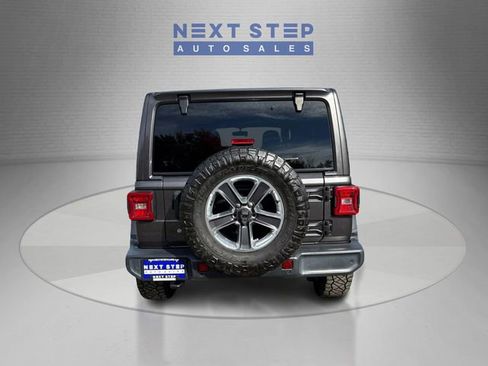 Used 2018 Jeep Wrangler Unlimited Sahara image 7