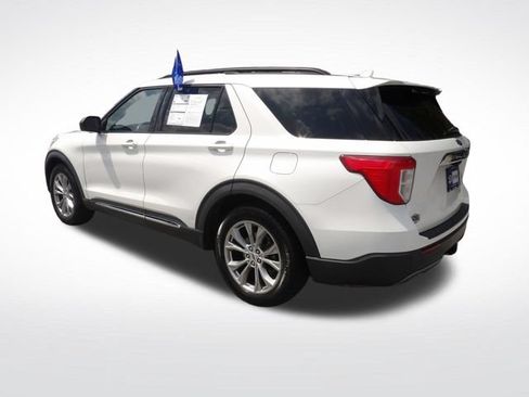 Certified 2021 Ford Explorer XLT w/ Equipment Group 202A RWD image 8