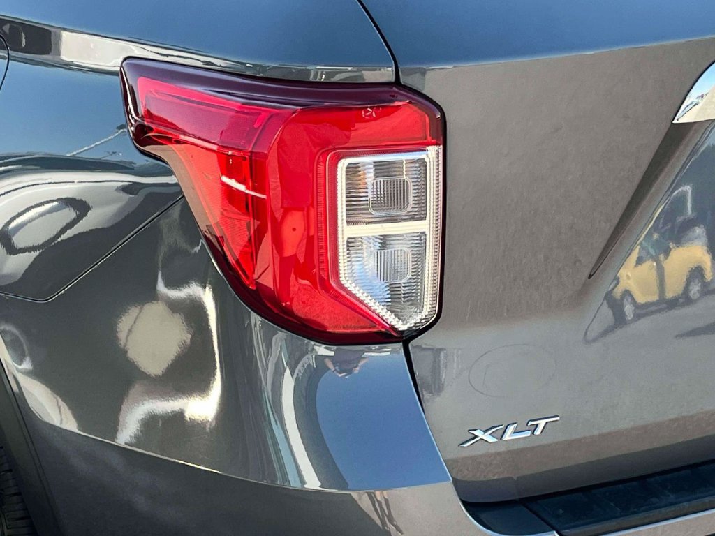 Used 2023 Ford Explorer XLT RWD image 38