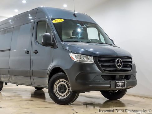 Used 2019 Mercedes-Benz Sprinter 170 image 2