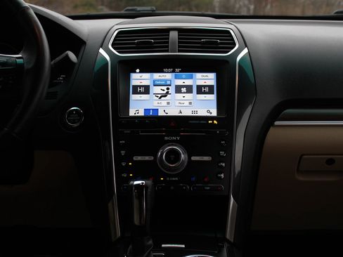 Used 2017 Ford Explorer Limited w/ Equipment Group 301A image 22