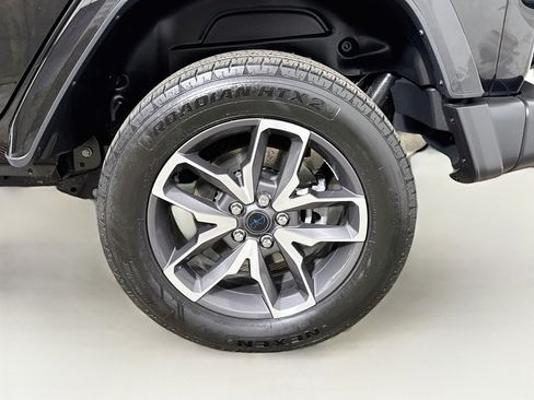 Used 2024 Jeep Wrangler Unlimited w/ Convenience Group AWD/4WD image 25