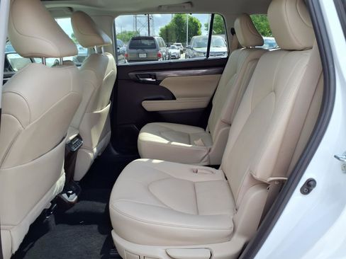 Used 2021 Toyota Highlander Limited image 18