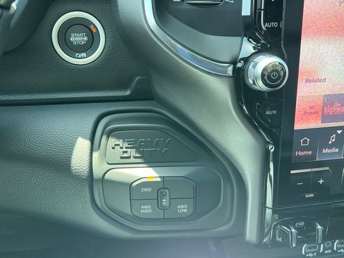 New 2026 RAM 2500 Laramie AWD/4WD image 26