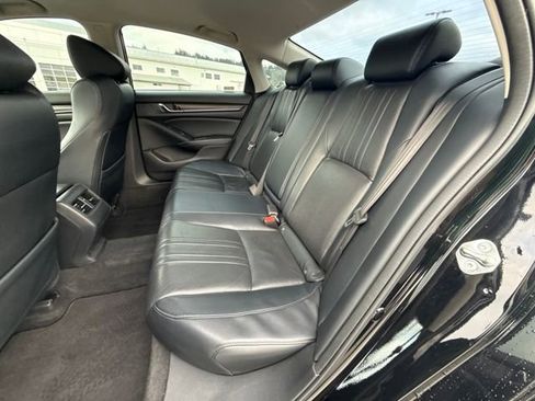 Used 2018 Honda Accord Touring image 17