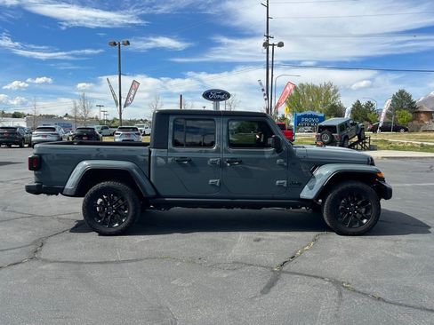 Used 2025 Jeep Gladiator Sport AWD/4WD image 5