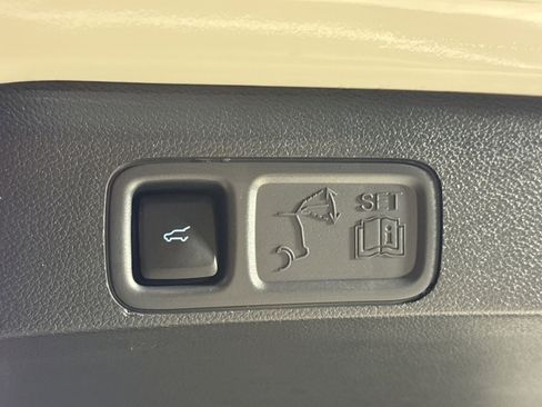 Used 2024 Ford Expedition Limited image 32