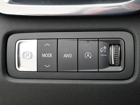 Used 2025 GMC Acadia Elevation image 25