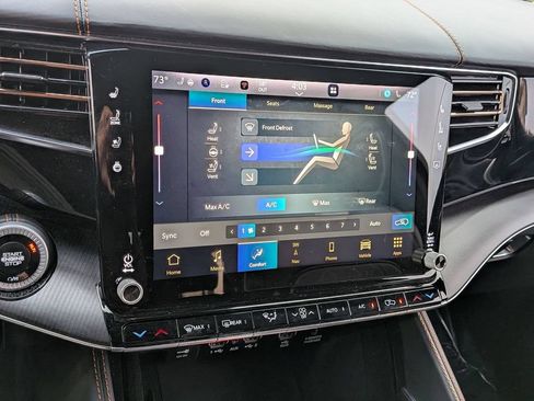 Used 2024 Jeep Grand Wagoneer Series III w/ Rear Seat Video Group 1 AWD/4WD image 18