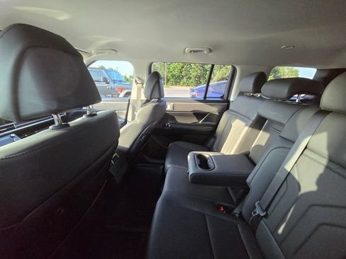 Used 2025 Hyundai Santa Fe SEL FWD image 9