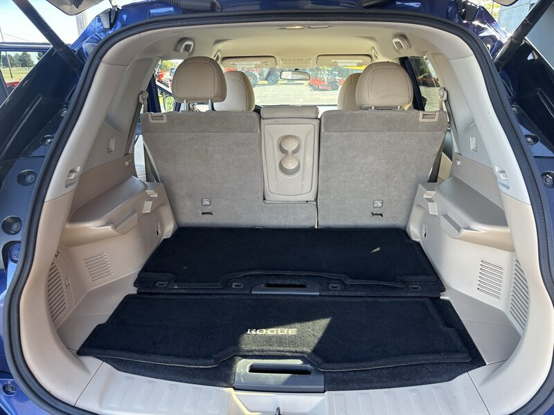 Used 2018 Nissan Rogue SV AWD/4WD image 13