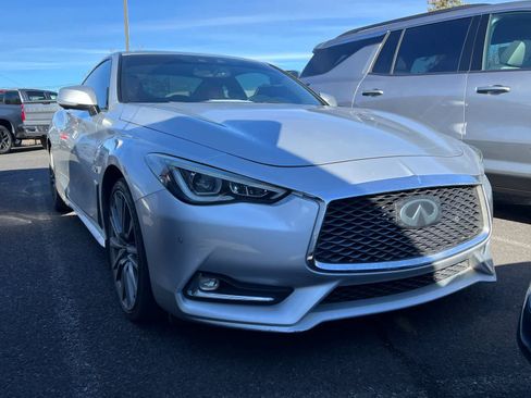 Used 2017 INFINITI Q60 Red Sport 400 AWD/4WD image 3