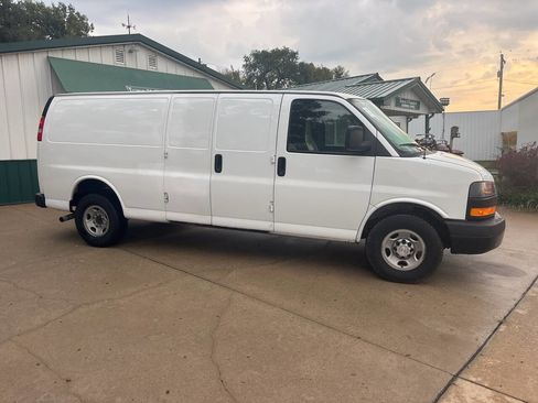 Used 2018 Chevrolet Express 3500 Extended w/ Driver Convenience Package image 2