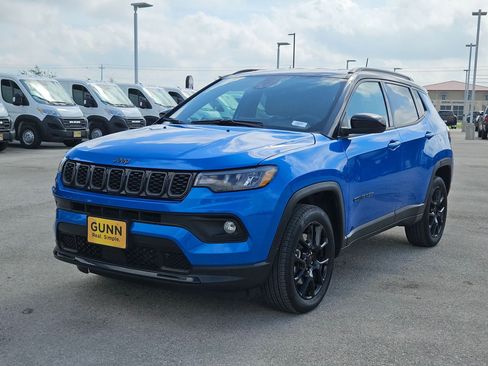 Used 2024 Jeep Compass Latitude w/ Convenience Group AWD/4WD image 7