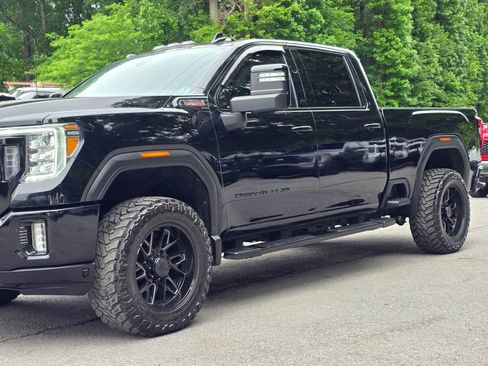 Used 2023 GMC Sierra 2500 Denali w/ Technology Package AWD/4WD image 3