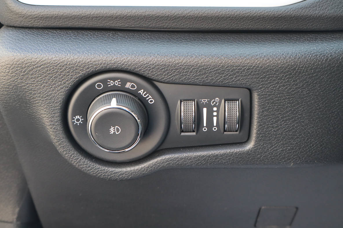 Used 2026 Chrysler Pacifica Select FWD image 16