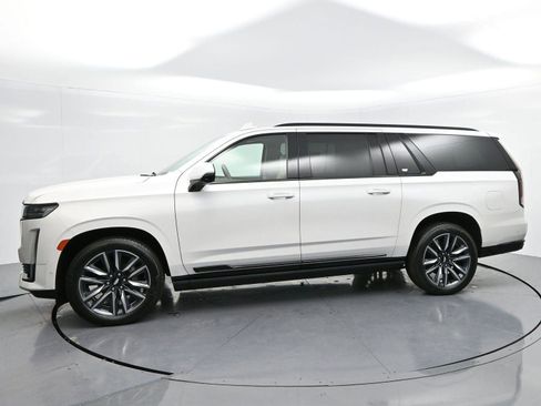 Certified 2022 Cadillac Escalade ESV Sport Platinum w/ Heavy-Duty Trailer Package image 4