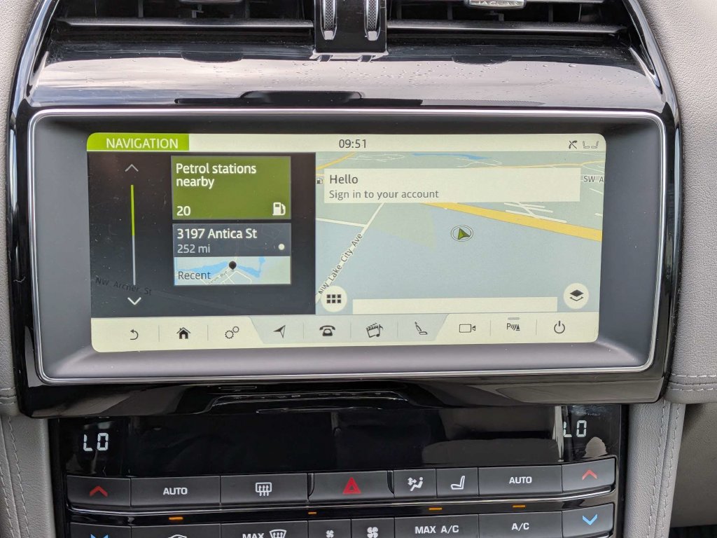 Used 2020 Jaguar F-PACE Portfolio AWD/4WD image 28