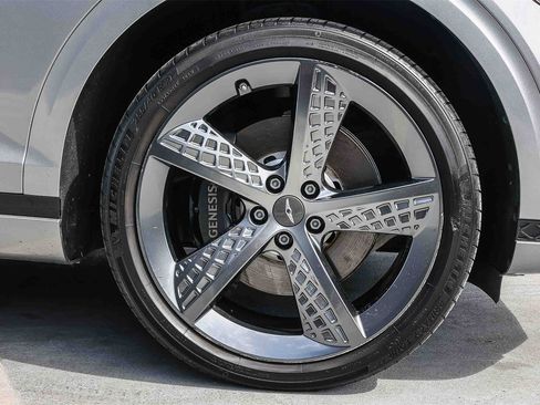 Used 2023 Genesis GV70 2.5T w/ Sport Prestige Package image 9