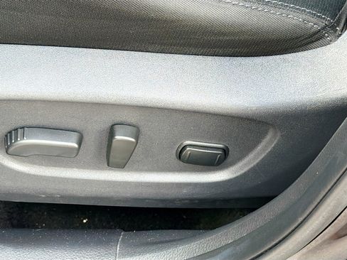 Used 2018 Nissan Rogue SV FWD image 24