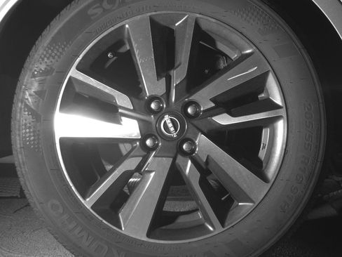 Used 2025 Nissan Versa SV image 15