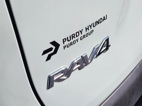 Used 2020 Toyota RAV4 XLE image 8
